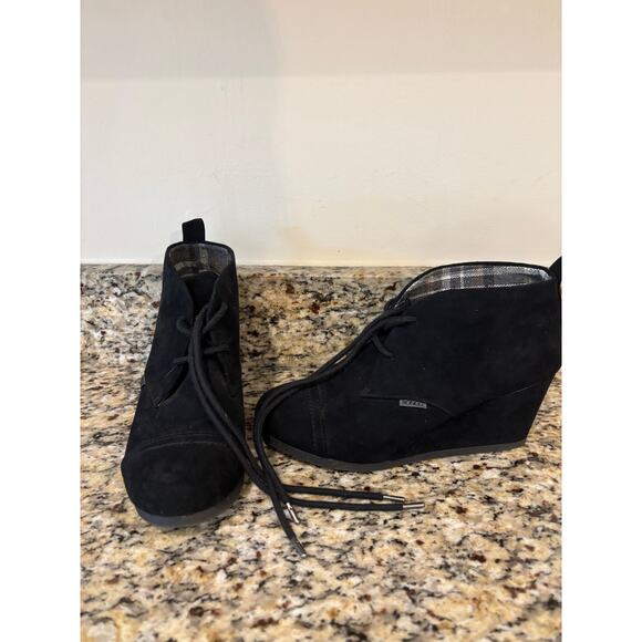 Bongo Black Bootie Shoes Boots Size 6.5 Woman Wedge Suede - Picture 1 of 7